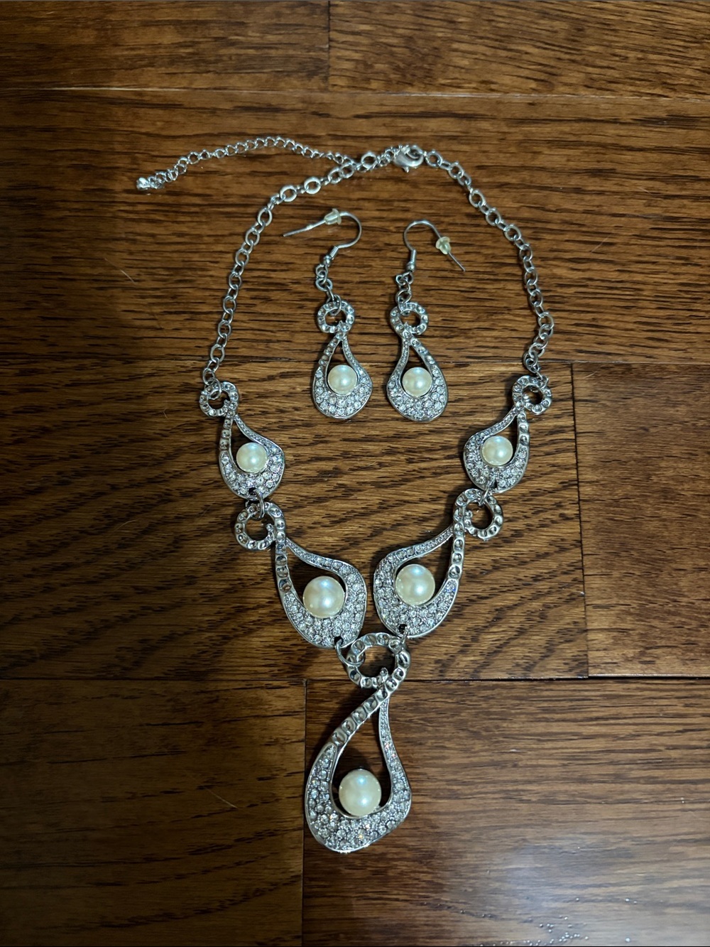 Silver Pearl Teardrop Necklace & Earring Set